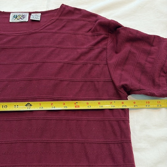 Class 955 Burgundy Short Sleeve Textured Oversized Top. Medium - Picture 7 of 10